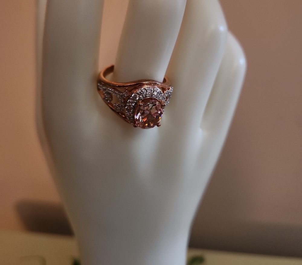 Bella Luce Luxe(TM) Fancy Morganite Cubic Zirconia Eterno Rose Ring Size 10